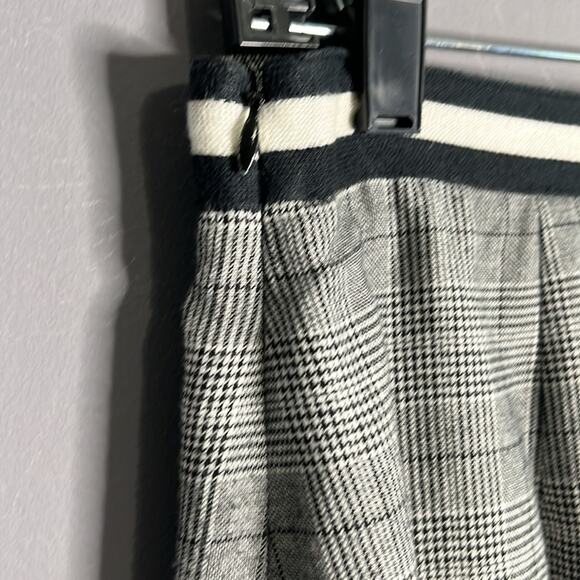 Slate & Willow Black and Gray Plaid Drape Front Skirt With Side Zipper Size 6 - Picture 6 of 9